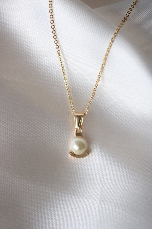 White Pearl Necklace