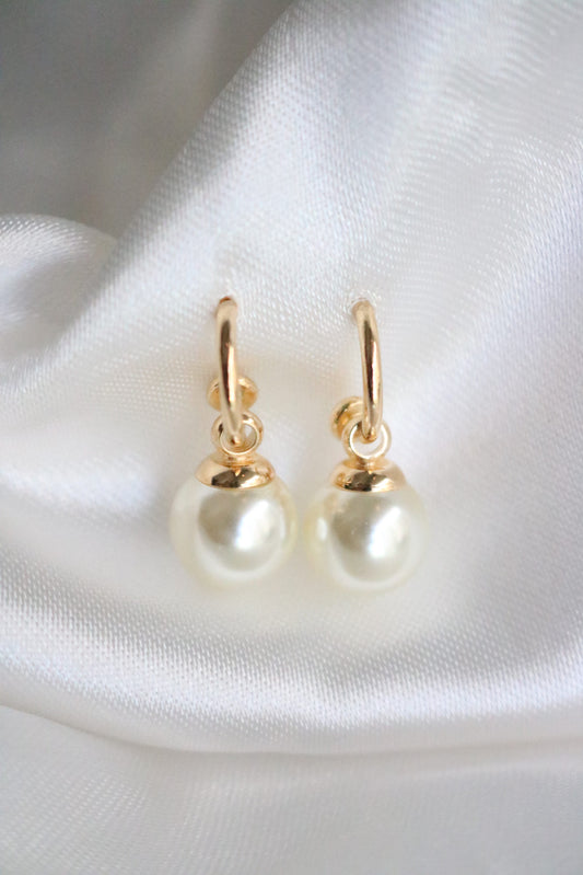 Dropping Pearl Golden Earrings