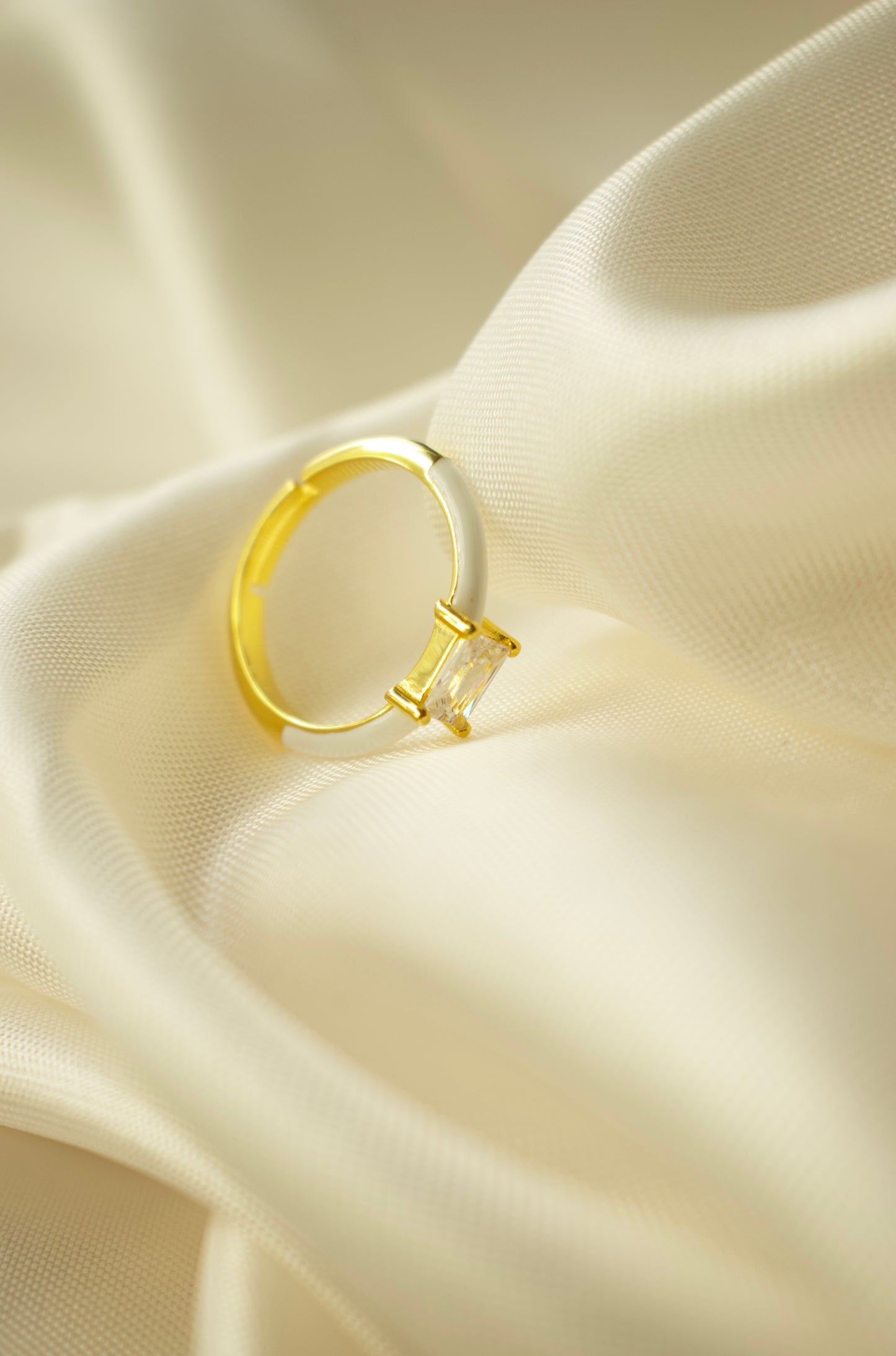 Snow Diamond Gold Ring